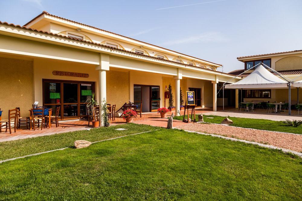 Hotel Petri Marini Aglientu Kültér fotó