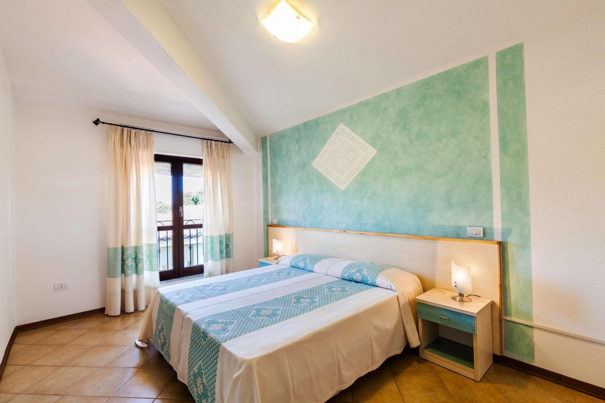 Hotel Petri Marini Aglientu Kültér fotó