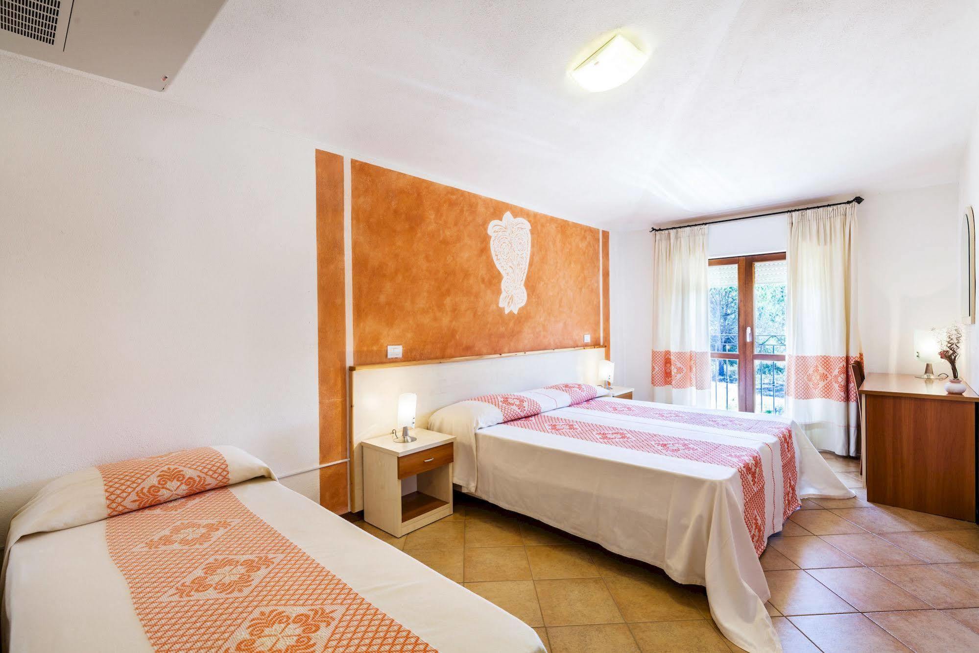 Hotel Petri Marini Aglientu Kültér fotó